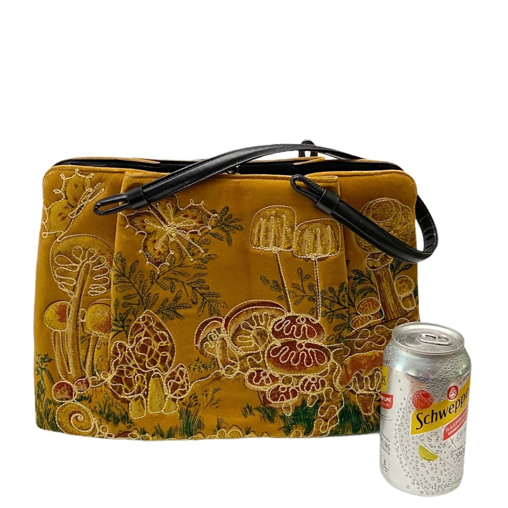 Vintage Velvet Mushroom Embroidered Purse - Picture 13 of 14
